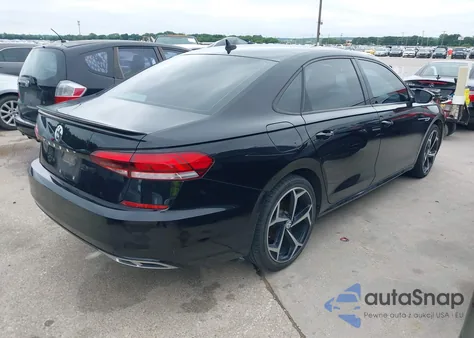 2021 Volkswagen Passat R-Line z USA, uszkodzony, nr VIN 1VWMA7A3XMC017177